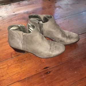 Madeline size 7.5 taupe booties